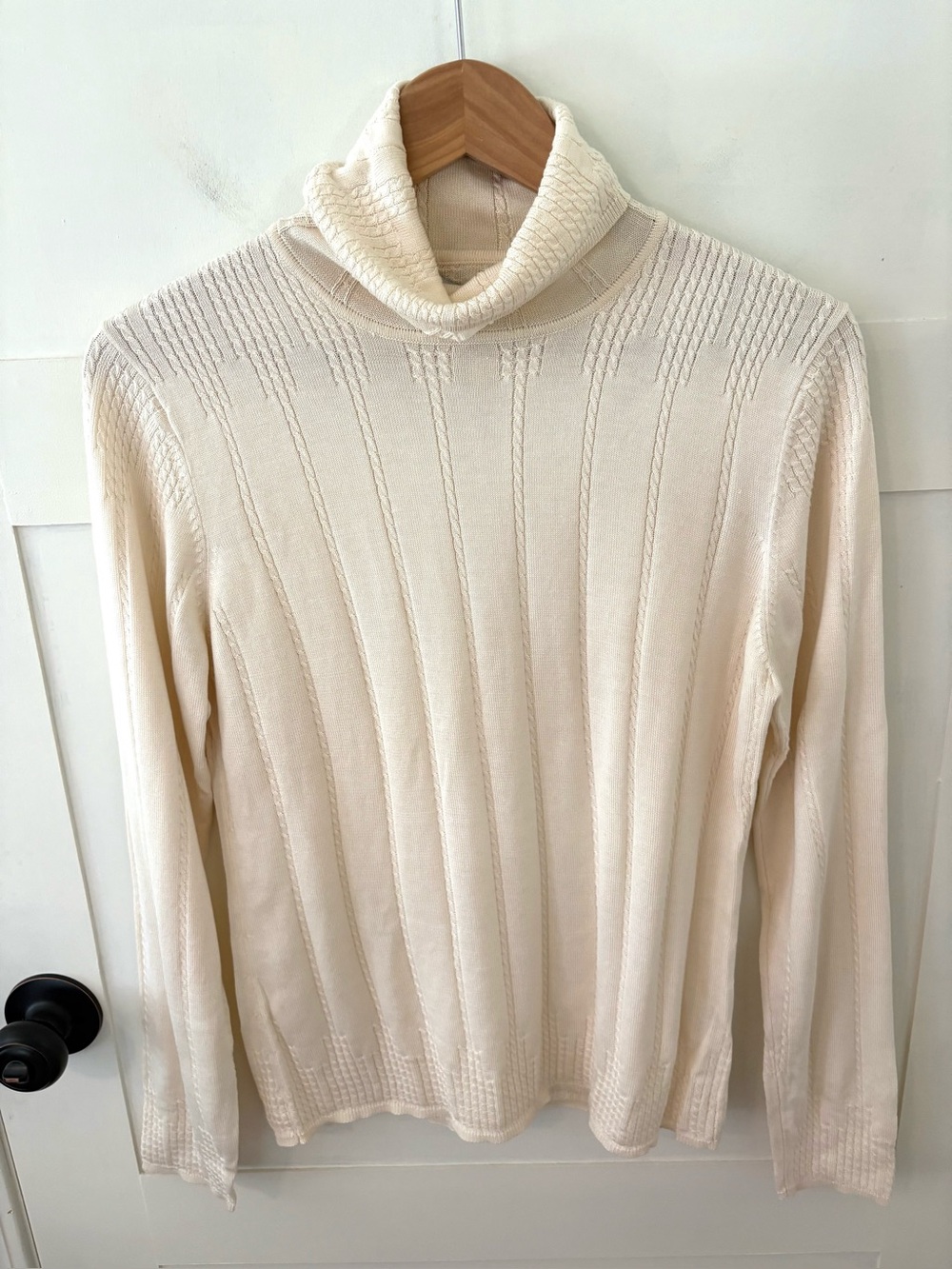 Acorn Silk Cotton Blend Fine Cable Knit Turtleneck Sweater. Size Large.